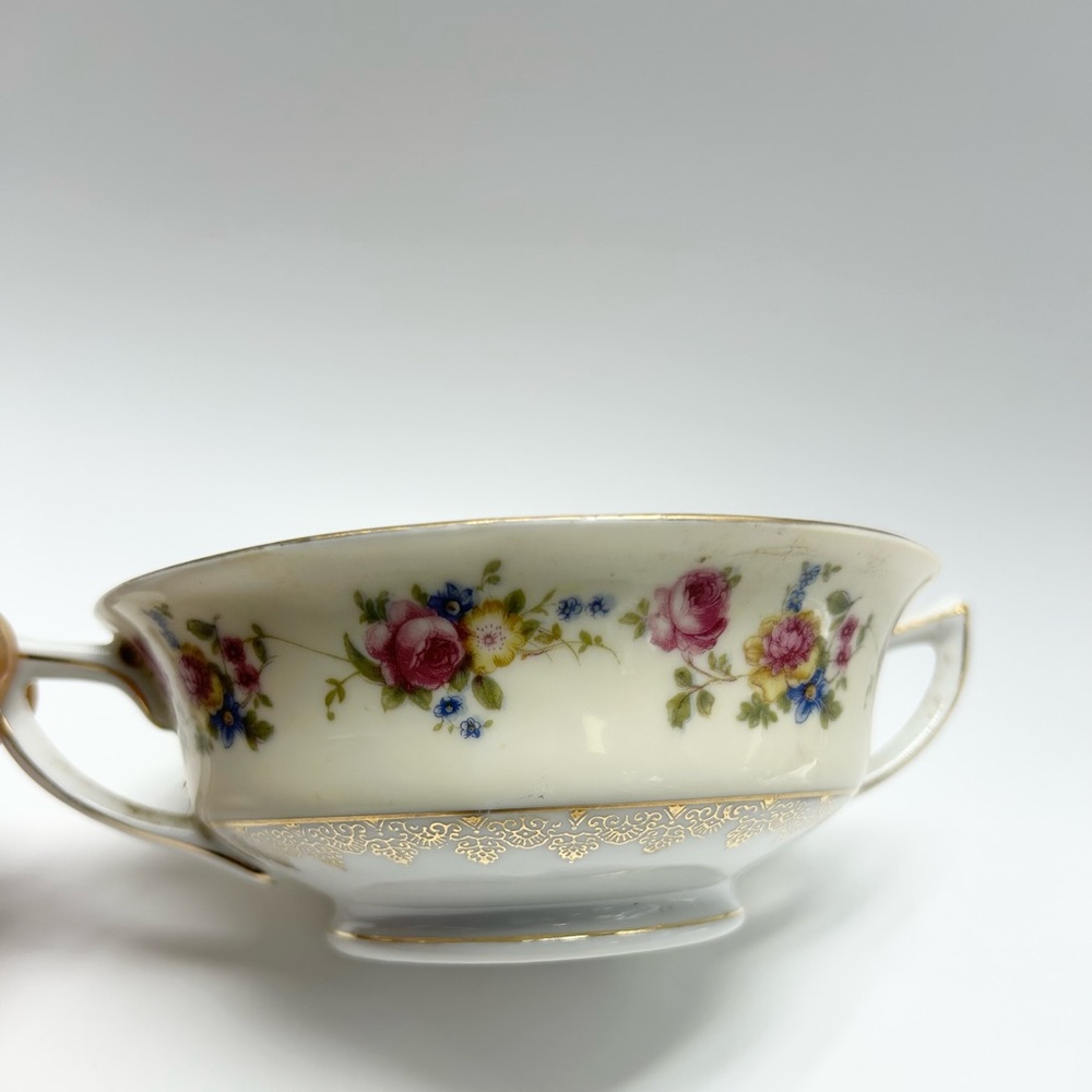 🏰🌿🌷🌿🌷Gold Castle - Vintage porcelain cup.